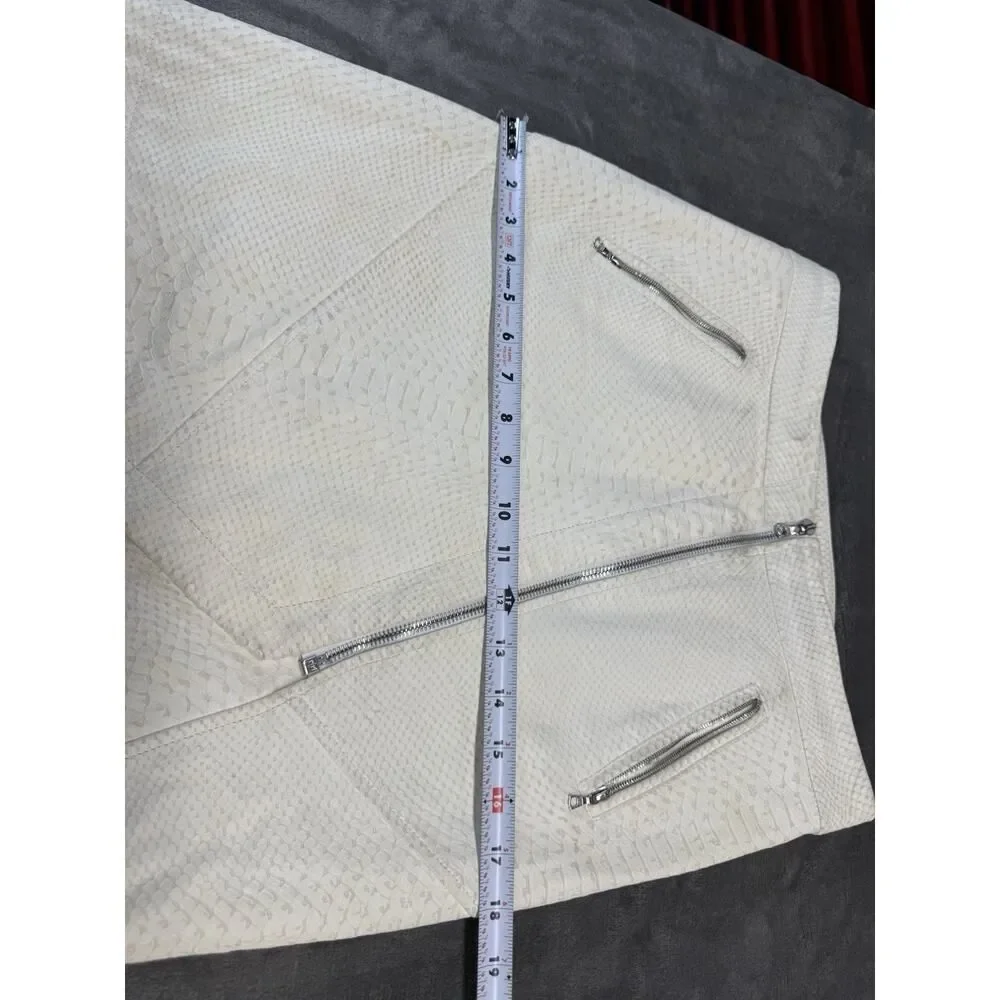 Yigal Azrouël Ivory Leather Skirt Size 8 Asymmetrical Zip Snake Texture